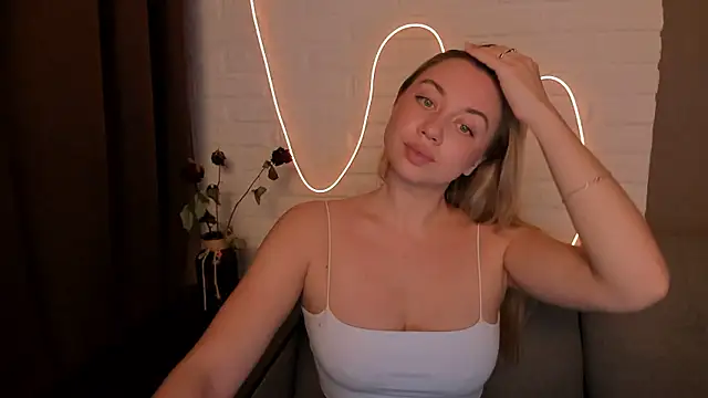 Snapshot of DanielaWisse chatting on 12/02/24, 10:01 DanielaWisse online show from 12/02/24, 10:01