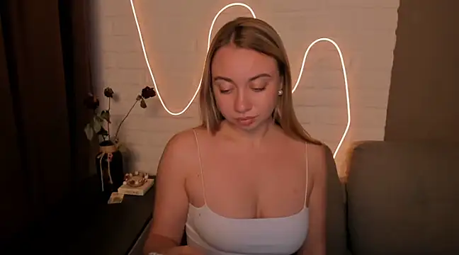 Snapshot of DanielaWisse chatting on 12/07/24, 09:00 DanielaWisse online show from 12/07/24, 09:00