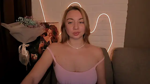 Snapshot of DanielaWisse chatting on 12/18/24, 08:47 DanielaWisse online show from 12/18/24, 08:47