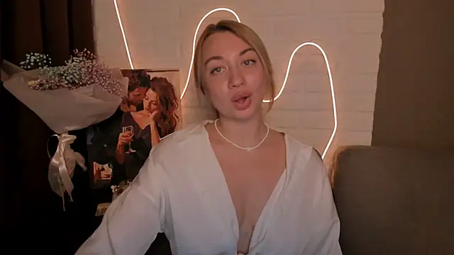 Snapshot of DanielaWisse chatting on 12/19/24, 08:44 DanielaWisse online show from 12/19/24, 08:44