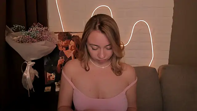 Snapshot of DanielaWisse chatting on 12/21/24, 04:41 DanielaWisse online show from 12/21/24, 04:41