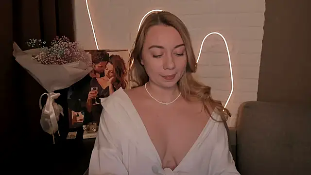 Snapshot of DanielaWisse chatting on 12/22/24, 01:55 DanielaWisse online show from 12/22/24, 01:55