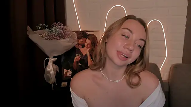 Snapshot of DanielaWisse chatting on 12/22/24, 05:01 DanielaWisse online show from 12/22/24, 05:01