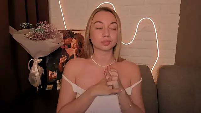 Snapshot of DanielaWisse chatting on 12/26/24, 02:44 DanielaWisse online show from 12/26/24, 02:44