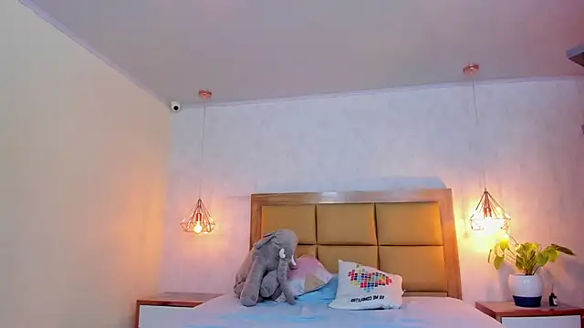 LARSONMIA online show from 03/19/25, 12:12