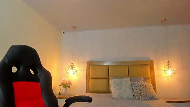 LARSONMIA online show from 10/15/25, 12:16