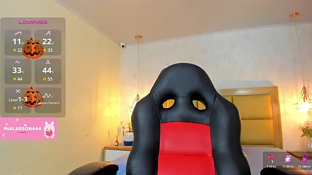 LARSONMIA online show from 10/17/25, 12:30