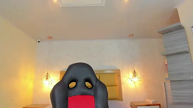 LARSONMIA online show from 11/25/25, 12:16