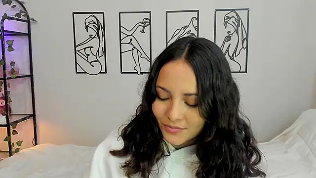 Megan Rodrigo online show from 09/27/25, 05:51