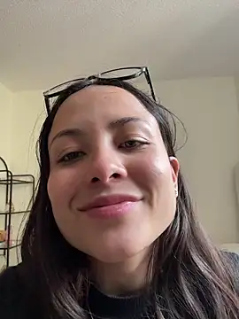 Megan Rodrigo online show from 04/18/26, 09:04