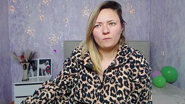 Snapshot of SallyVerda chatting on 01/17/25, 09:28 SallyVerda online show from 01/17/25, 09:28