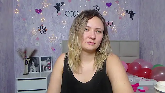 Snapshot of SallyVerda chatting on 02/02/25, 01:12 SallyVerda online show from 02/02/25, 01:12