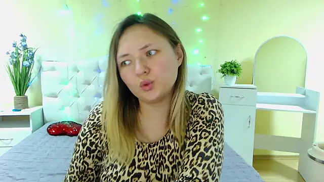 Snapshot of SallyVerda chatting on 02/06/25, 12:43 SallyVerda online show from 02/06/25, 12:43