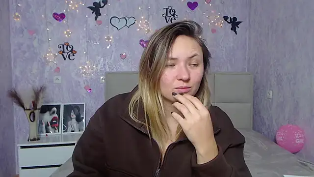 Snapshot of SallyVerda chatting on 02/07/25, 05:10 SallyVerda online show from 02/07/25, 05:10