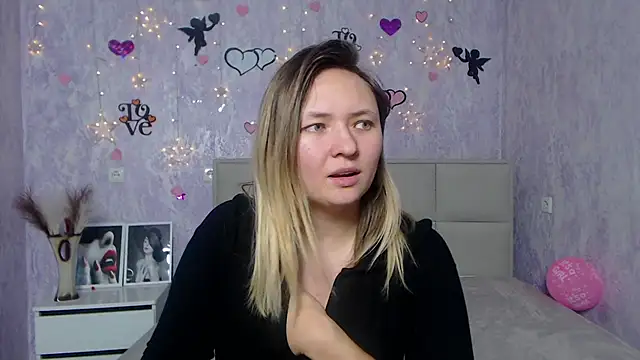 Snapshot of SallyVerda chatting on 02/07/25, 10:30 SallyVerda online show from 02/07/25, 10:30