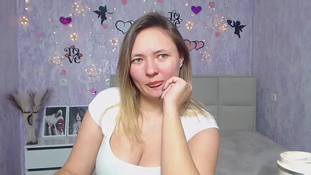 Snapshot of SallyVerda chatting on 02/13/25, 01:40 SallyVerda online show from 02/13/25, 01:40