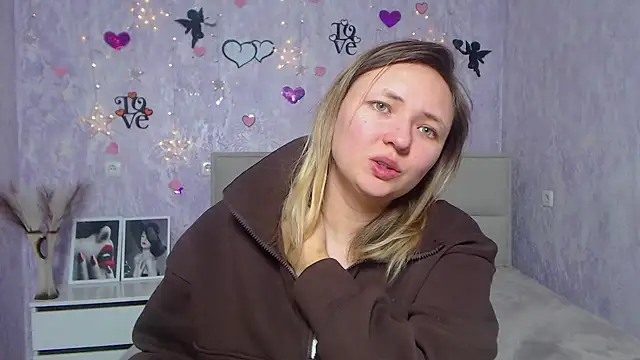 Snapshot of SallyVerda chatting on 02/13/25, 04:43 SallyVerda online show from 02/13/25, 04:43