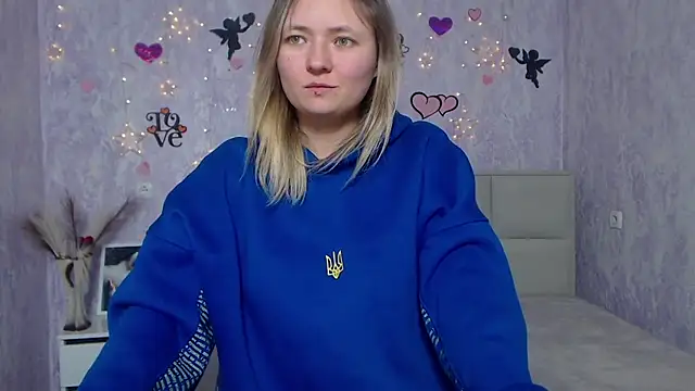 Snapshot of SallyVerda chatting on 02/18/25, 10:38 SallyVerda online show from 02/18/25, 10:38