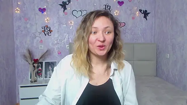 Snapshot of SallyVerda chatting on 02/19/25, 09:58 SallyVerda online show from 02/19/25, 09:58