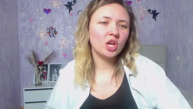 Snapshot of SallyVerda chatting on 02/20/25, 01:03 SallyVerda online show from 02/20/25, 01:03