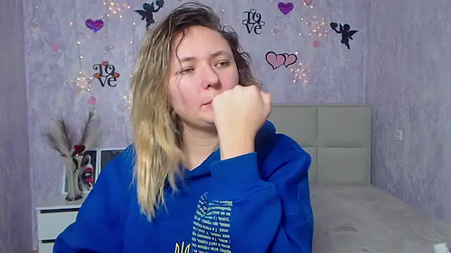 Snapshot of SallyVerda chatting on 02/21/25, 01:00 SallyVerda online show from 02/21/25, 01:00