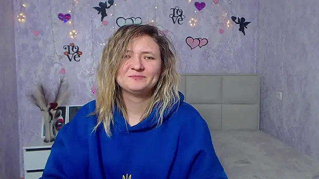 Snapshot of SallyVerda chatting on 02/21/25, 04:07 SallyVerda online show from 02/21/25, 04:07