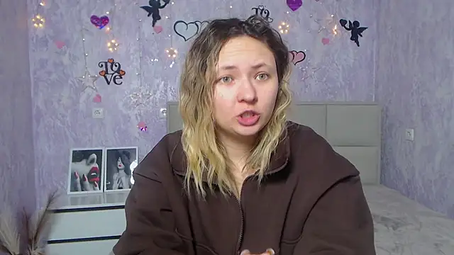 Snapshot of SallyVerda chatting on 02/21/25, 06:48 SallyVerda online show from 02/21/25, 06:48