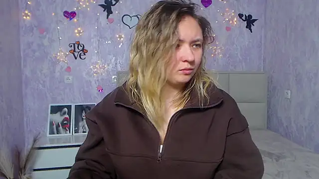 Snapshot of SallyVerda chatting on 02/21/25, 09:54 SallyVerda online show from 02/21/25, 09:54