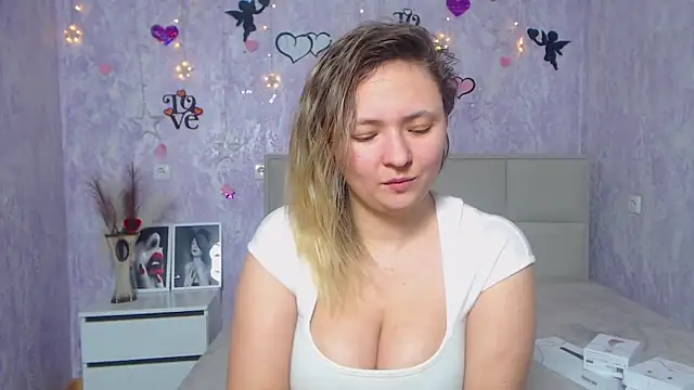 Snapshot of SallyVerda chatting on 02/22/25, 01:00 SallyVerda online show from 02/22/25, 01:00