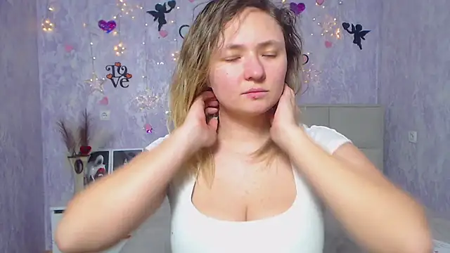 Snapshot of SallyVerda chatting on 02/22/25, 04:18 SallyVerda online show from 02/22/25, 04:18