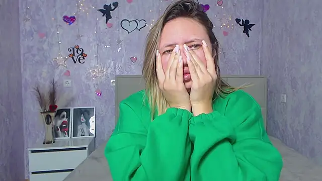 Snapshot of SallyVerda chatting on 02/24/25, 06:47 SallyVerda online show from 02/24/25, 06:47