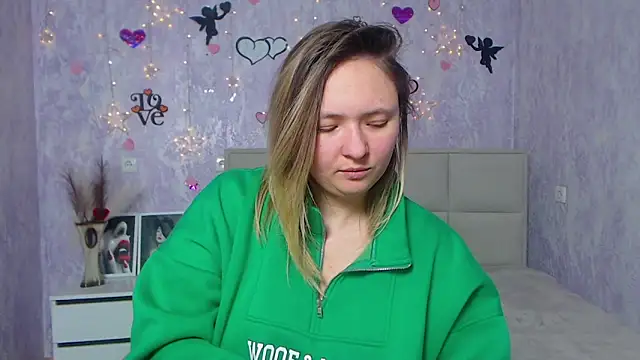 Snapshot of SallyVerda chatting on 02/24/25, 09:52 SallyVerda online show from 02/24/25, 09:52