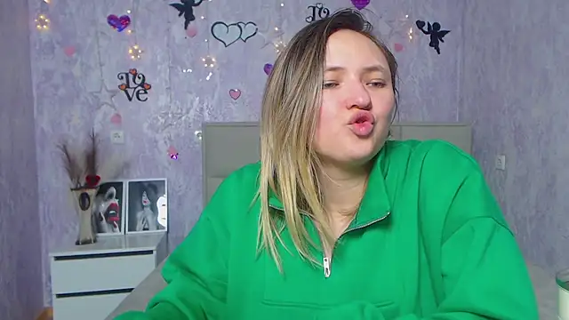 Snapshot of SallyVerda chatting on 02/25/25, 06:42 SallyVerda online show from 02/25/25, 06:42