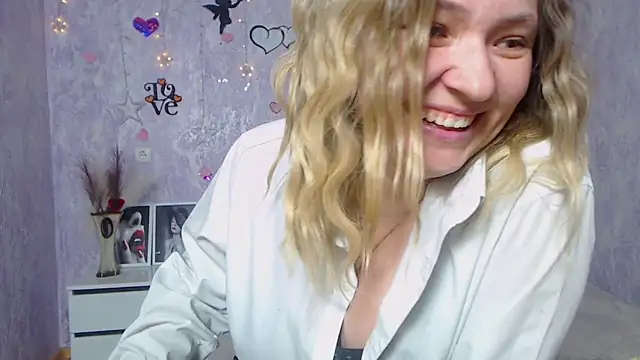 Snapshot of SallyVerda chatting on 02/27/25, 04:52 SallyVerda online show from 02/27/25, 04:52