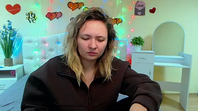 Snapshot of SallyVerda chatting on 02/27/25, 06:31 SallyVerda online show from 02/27/25, 06:31