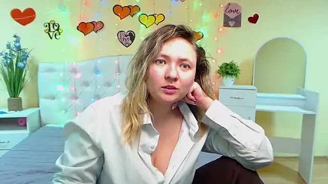 Snapshot of SallyVerda chatting on 02/28/25, 12:43 SallyVerda online show from 02/28/25, 12:43