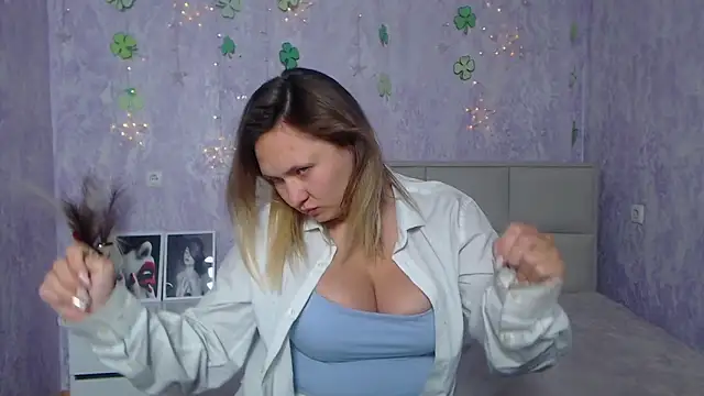 Snapshot of SallyVerda chatting on 03/17/25, 04:08 SallyVerda online show from 03/17/25, 04:08