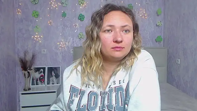 Snapshot of SallyVerda chatting on 03/17/25, 06:42 SallyVerda online show from 03/17/25, 06:42