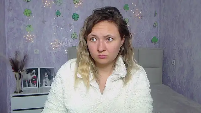 Snapshot of SallyVerda chatting on 03/18/25, 06:48 SallyVerda online show from 03/18/25, 06:48