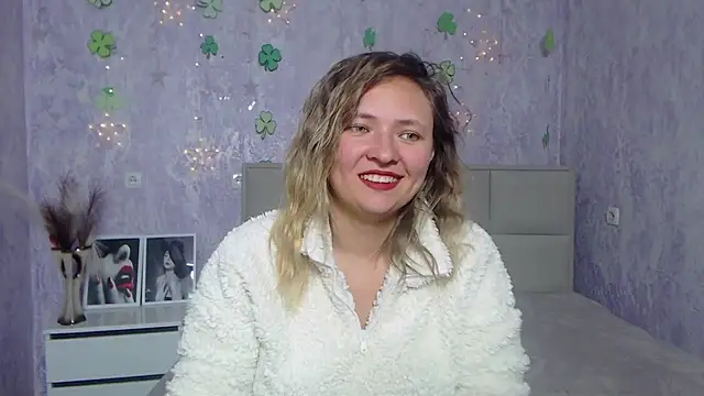 Snapshot of SallyVerda chatting on 03/19/25, 12:59 SallyVerda online show from 03/19/25, 12:59