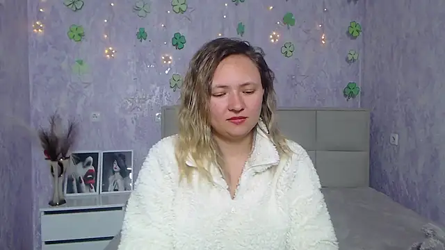 Snapshot of SallyVerda chatting on 03/19/25, 04:14 SallyVerda online show from 03/19/25, 04:14