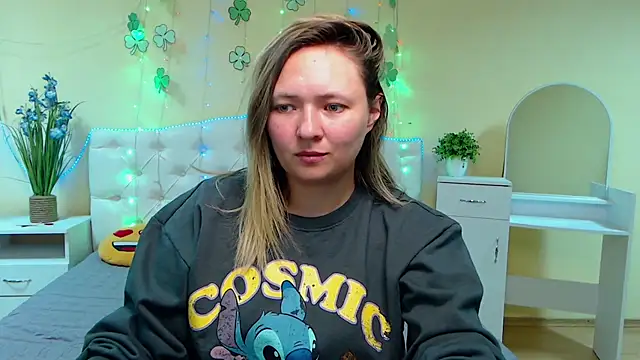 Snapshot of SallyVerda chatting on 03/21/25, 07:13 SallyVerda online show from 03/21/25, 07:13