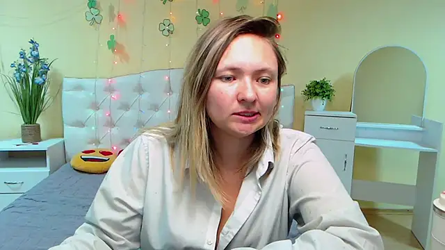 Snapshot of SallyVerda chatting on 03/22/25, 04:45 SallyVerda online show from 03/22/25, 04:45