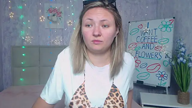 Snapshot of SallyVerda chatting on 09/13/25, 05:02 SallyVerda online show from 09/13/25, 05:02