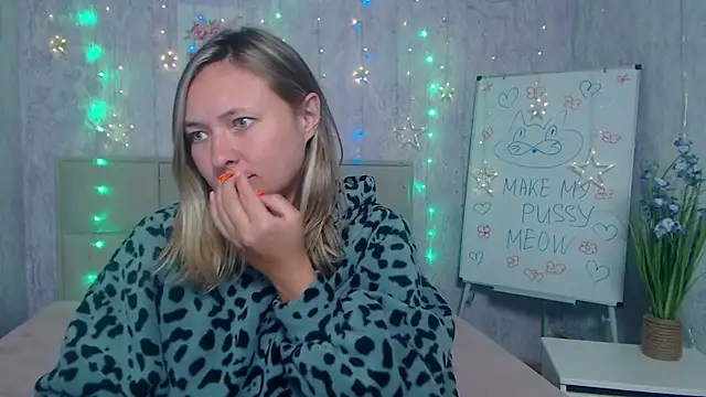 Snapshot of SallyVerda chatting on 10/02/25, 06:15 SallyVerda online show from 10/02/25, 06:15