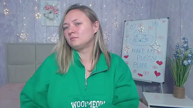 Snapshot of SallyVerda chatting on 10/13/25, 05:35 SallyVerda online show from 10/13/25, 05:35