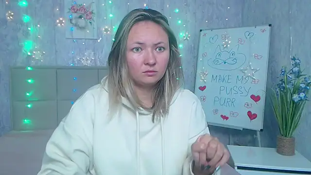 Snapshot of SallyVerda chatting on 10/14/25, 05:36 SallyVerda online show from 10/14/25, 05:36