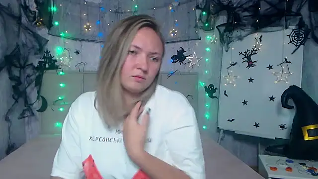 Snapshot of SallyVerda chatting on 10/16/25, 06:09 SallyVerda online show from 10/16/25, 06:09