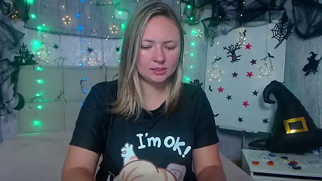 Snapshot of SallyVerda chatting on 10/17/25, 05:26 SallyVerda online show from 10/17/25, 05:26