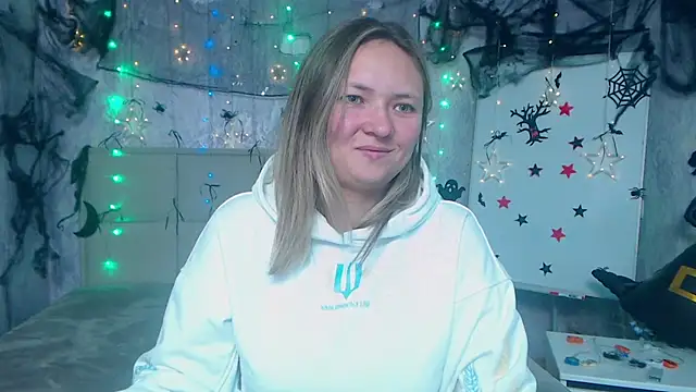 Snapshot of SallyVerda chatting on 10/21/25, 05:46 SallyVerda online show from 10/21/25, 05:46